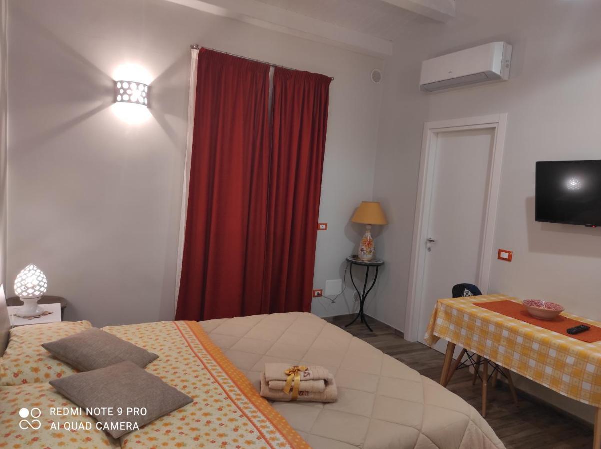 Case Vacanza Le Casette Santo Stefano di Camastra Exterior photo